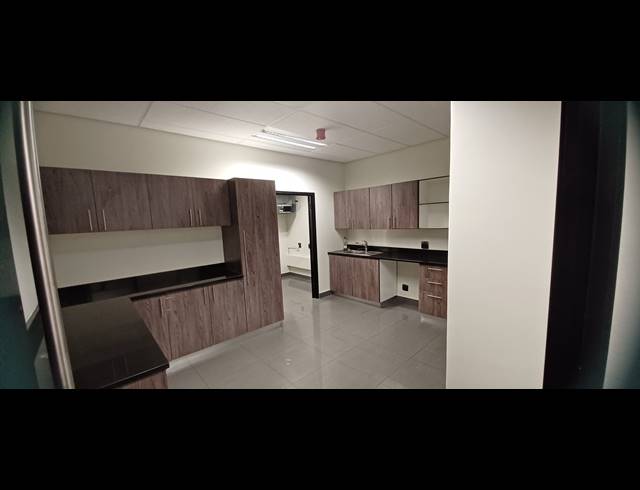 403M² OFFICE TO LET IN SANDHURST
